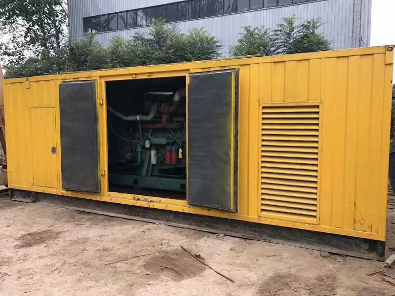 让胡路柴油发电机组滤清器内充满机油但压力不足如何进行故障排查？