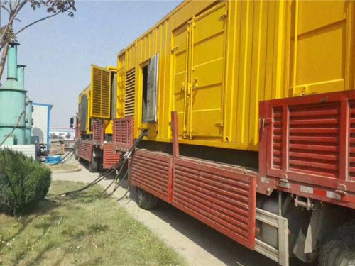 让胡路计算 200KW 柴油发电机油耗时，需要考虑哪些因素？