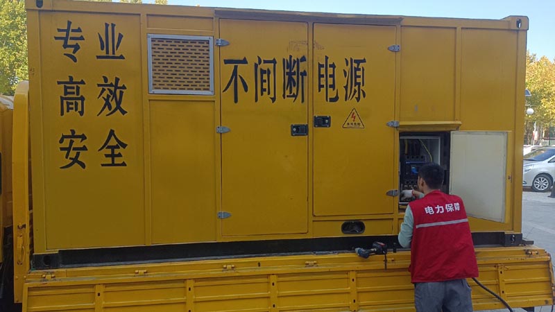 让胡路柴油发电机组和UPS电源配合使用时，如何避免切换过程中的电力中断？
